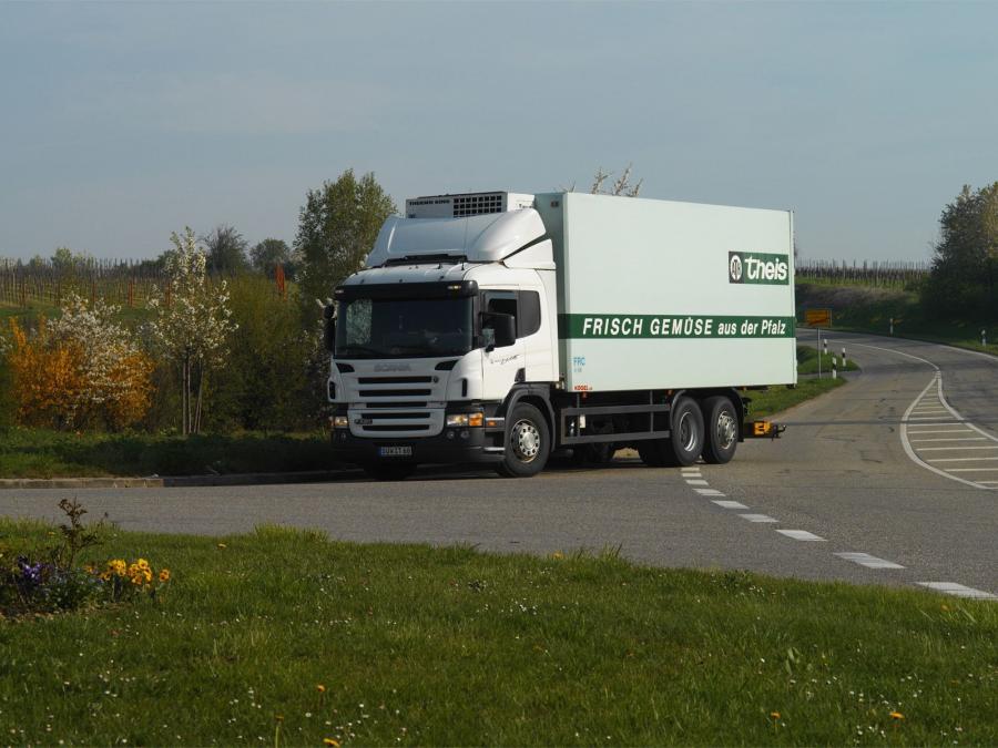  Scania P420 6x2 Refrigerator 2005 года  (фото 1 из 3)